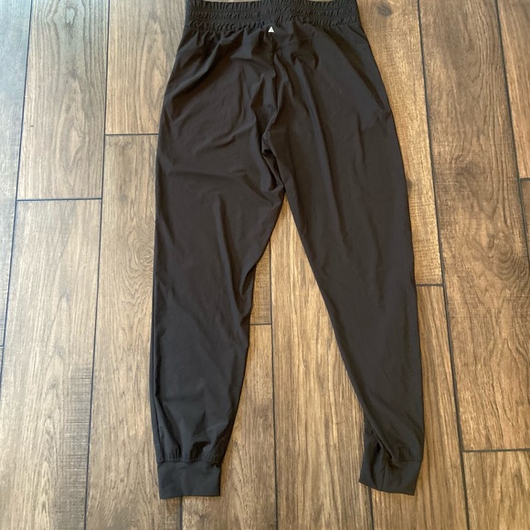!!SOLD¡¡ Balance Athletica Swift Jogger - Picture 5 of 7